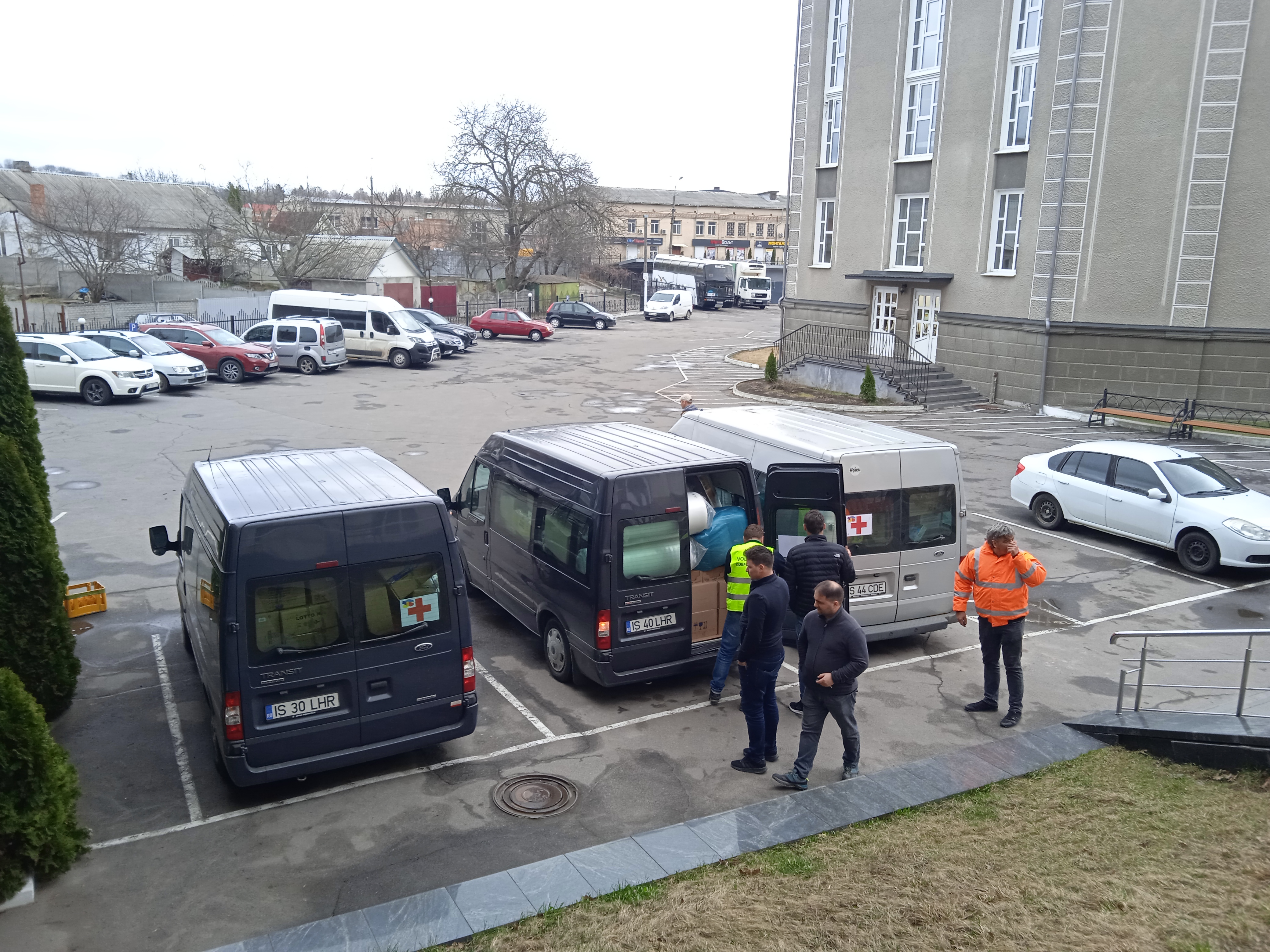 Розвантаження допомоги від румунських братів