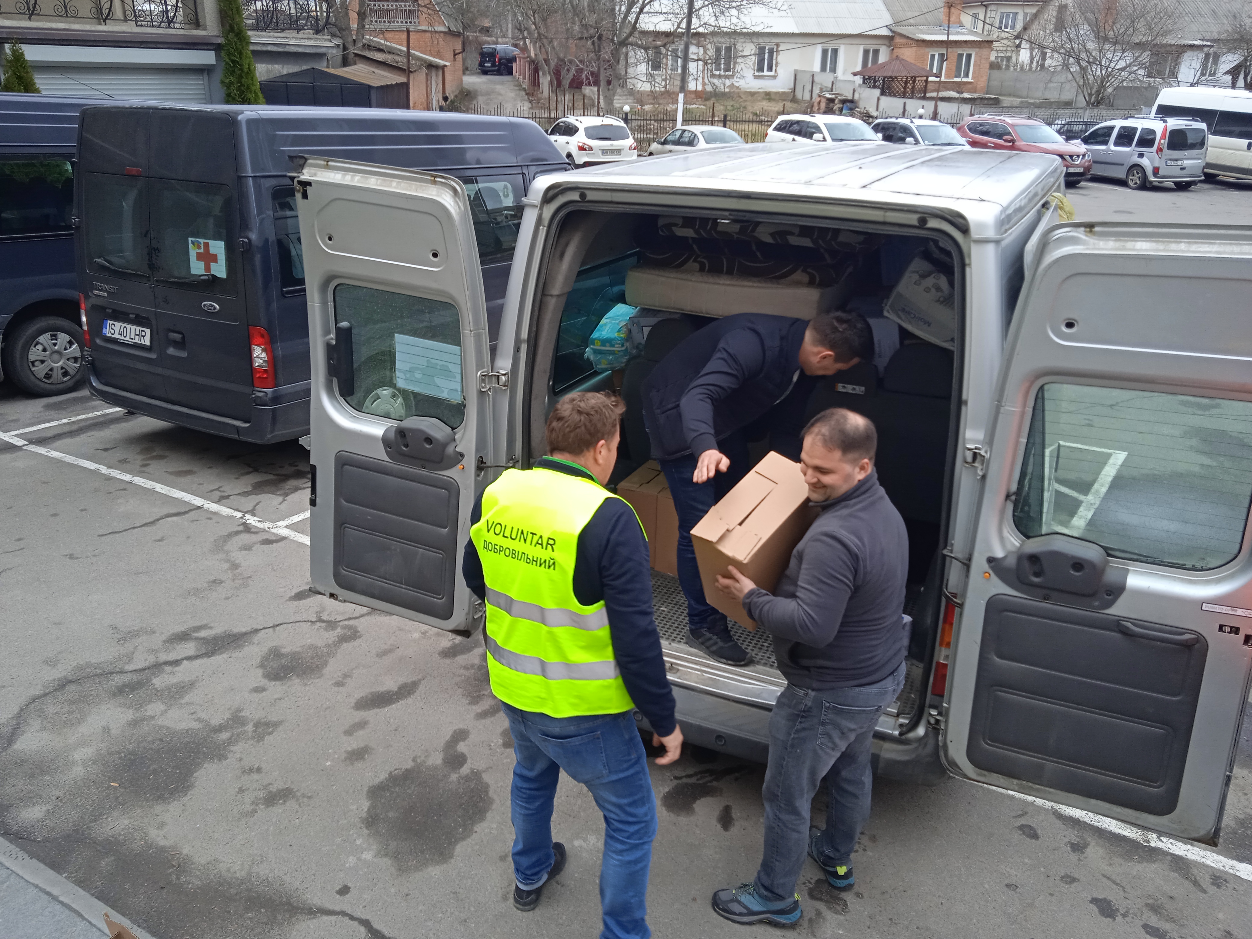 Розвантаження допомоги від румунських братів