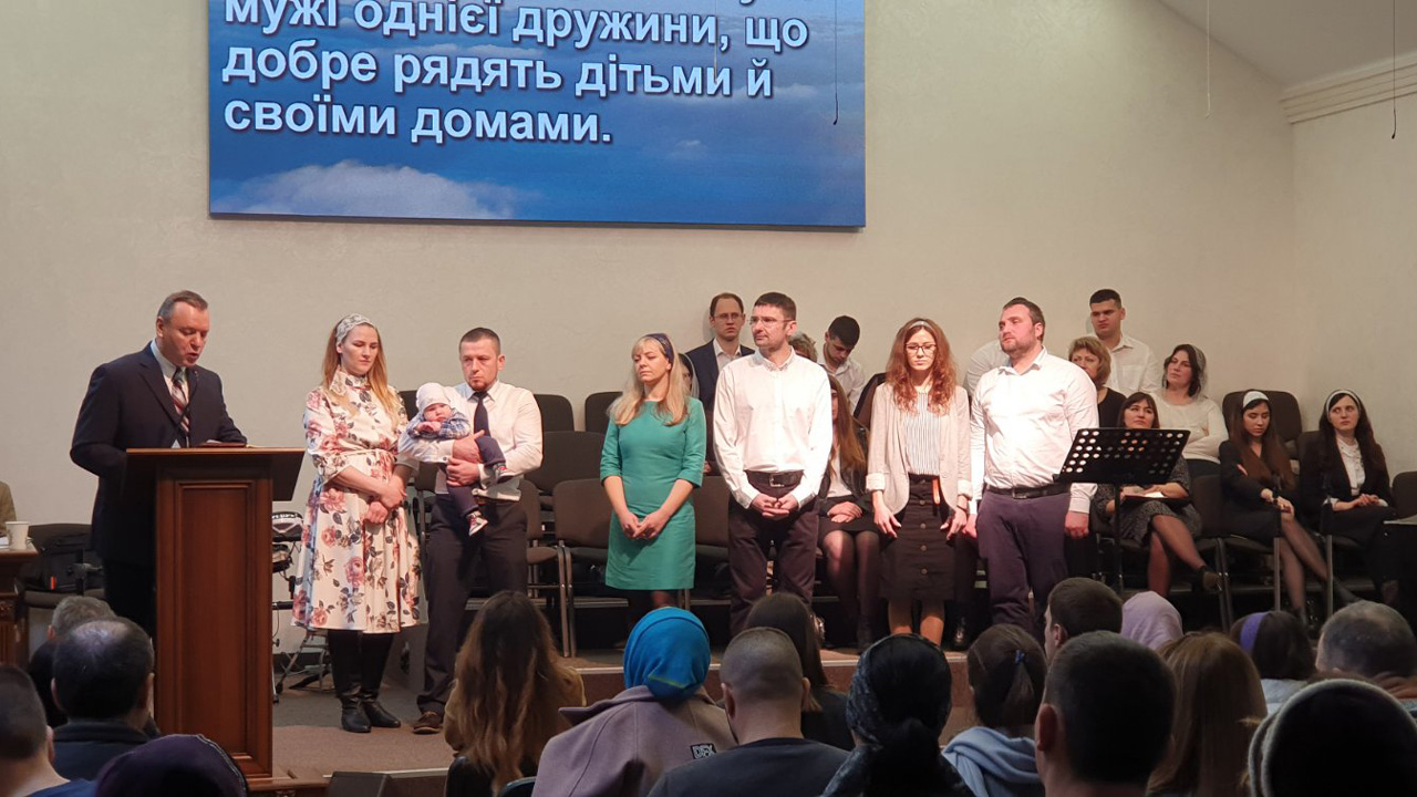 Рукопокладення на дияконське служіння.